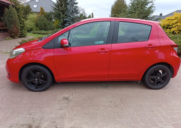 Toyota Yaris cena 29900 przebieg: 123000, rok produkcji 2012 z Golczewo małe 232